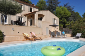 Holiday in Arles -Villa entièrement climatisée avec piscine, vue magnifique